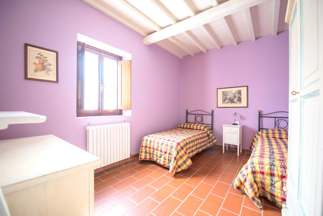Kinderhotel: Schlafzimmer mit zwei Einzelbetten - Castellare di Tonda Resort & Spa