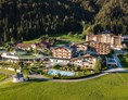 Kinderhotel: Hotelanlage im Sommer aus der Vogelperspektive - Hotel Seehof