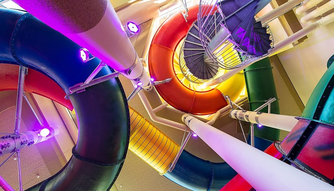 Kinderhotel: 150-m-Riesenwasserrutsche in der Wassererlebniswelt - Hotel Seehof