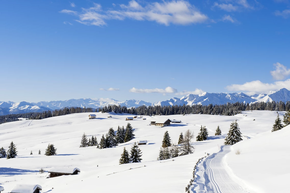 Familienhotel: Klettern an der Kletterwand - Familienhotel Huber