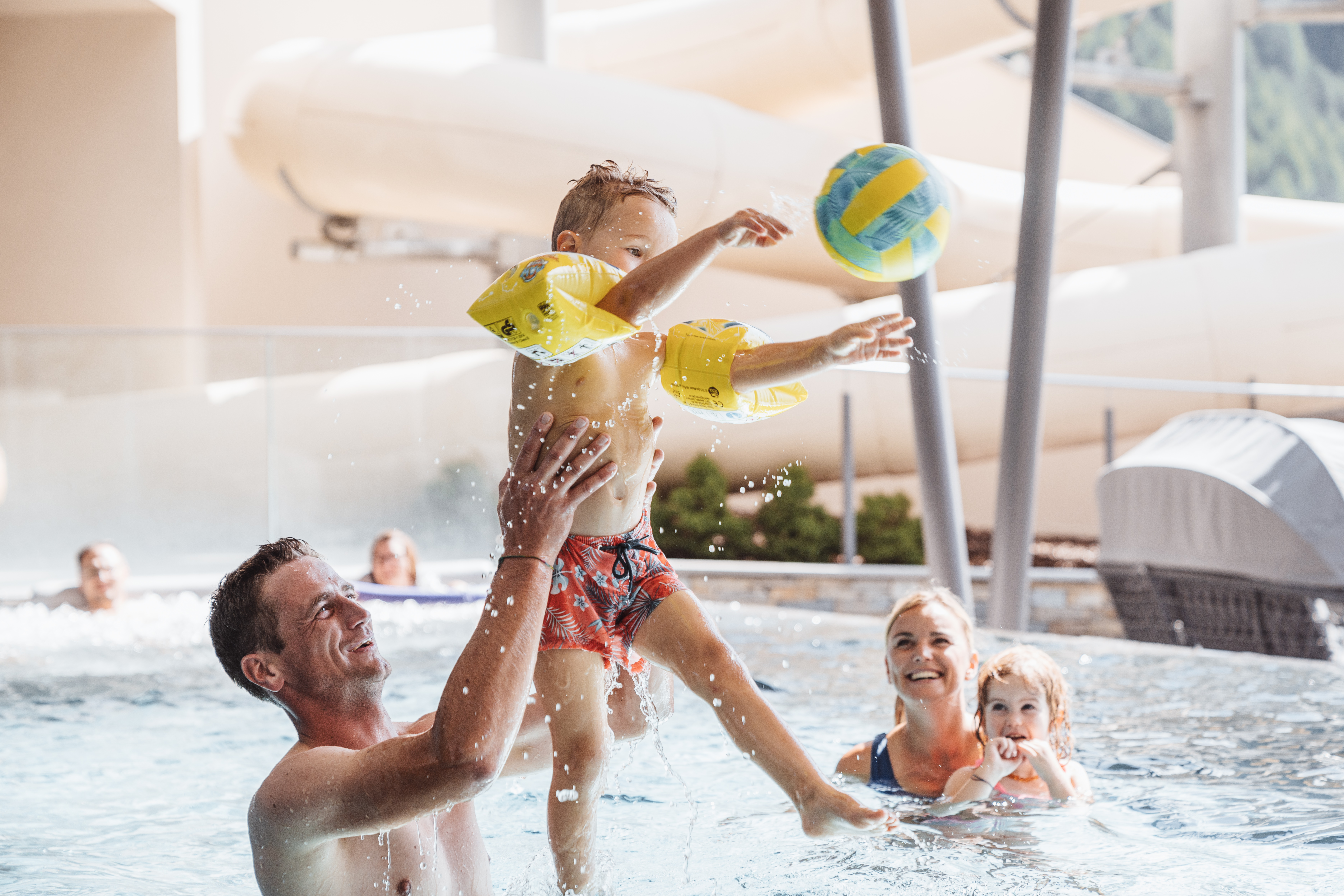 Familienhotel: Infinity-Außenbecken - Familienhotel Huber