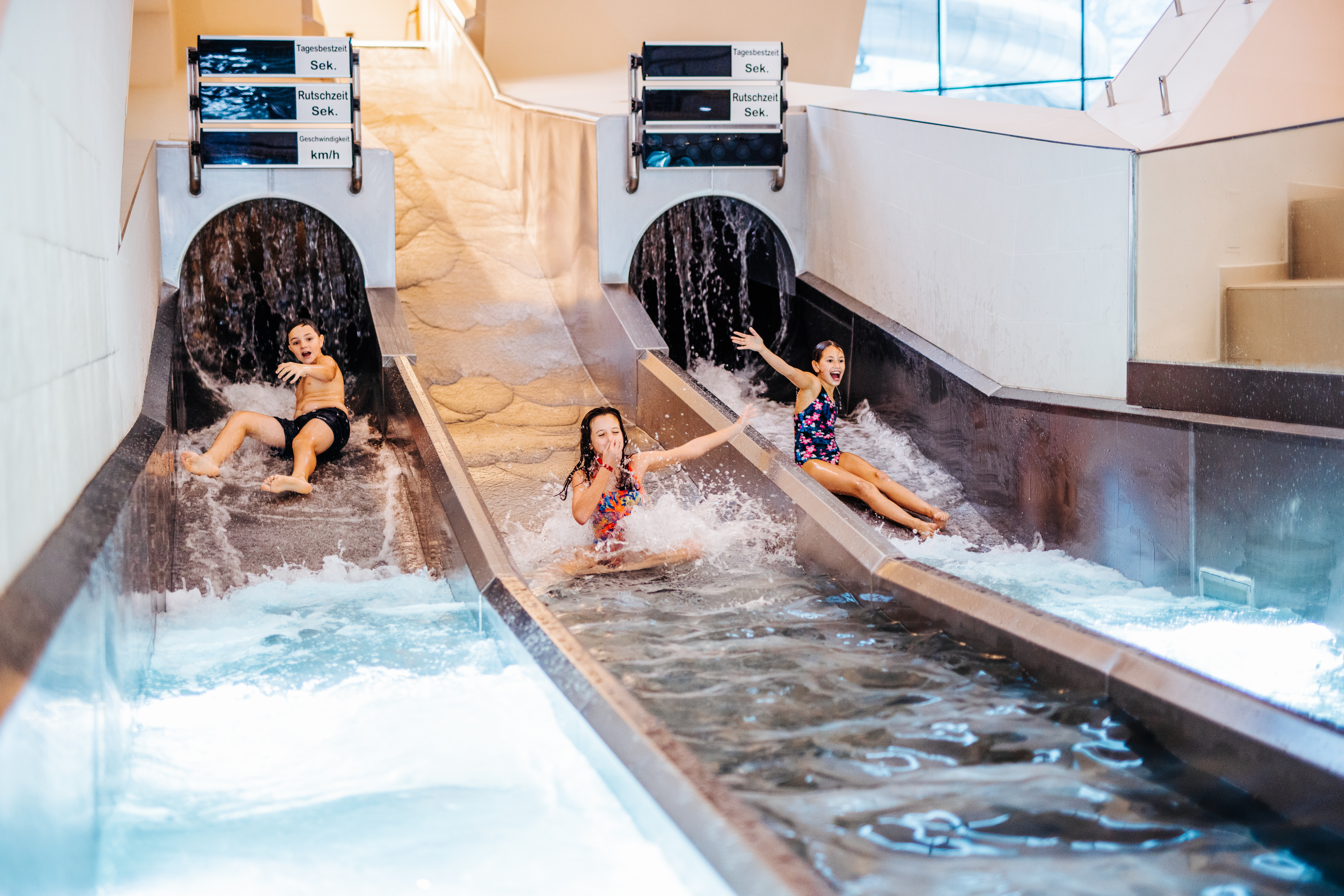 Familienhotel - Wasserrutsche - Gmünd (Gmünd in Kärnten) - Wasserspaß in der KärntenTherme - Thermenhotel Karawankenhof **** - Das Hotel der Kärnten Therme