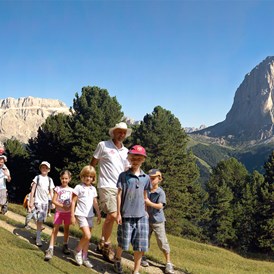 Kinderhotel: Geführte Wanderungen inmitten des UNESCO- Weltnaturerbe der Dolomiten - Family Hotel Biancaneve