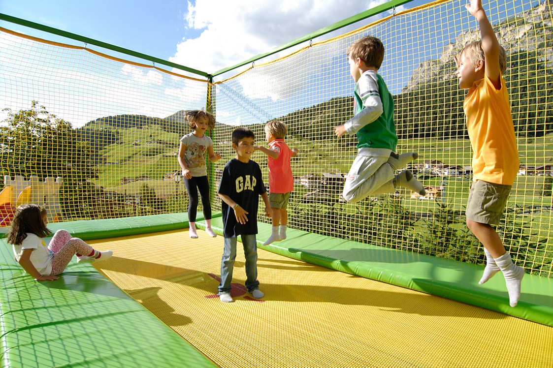 Kinderhotel: Abenteuer-Spielplatz mit Kletterwand, Rutsche & Trampolin - Family Hotel Biancaneve
