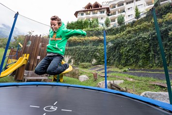 Kinderhotel: Trampolin - DAS FINKENNEST “Panorama Familyhotel & SPA”