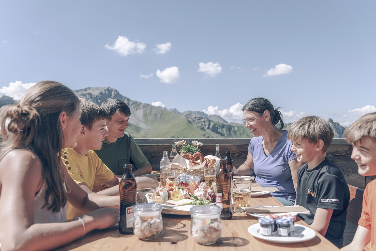 Gorfion Familienhotel Liechtenstein Ausflugsziele Berggasthaus Sareis