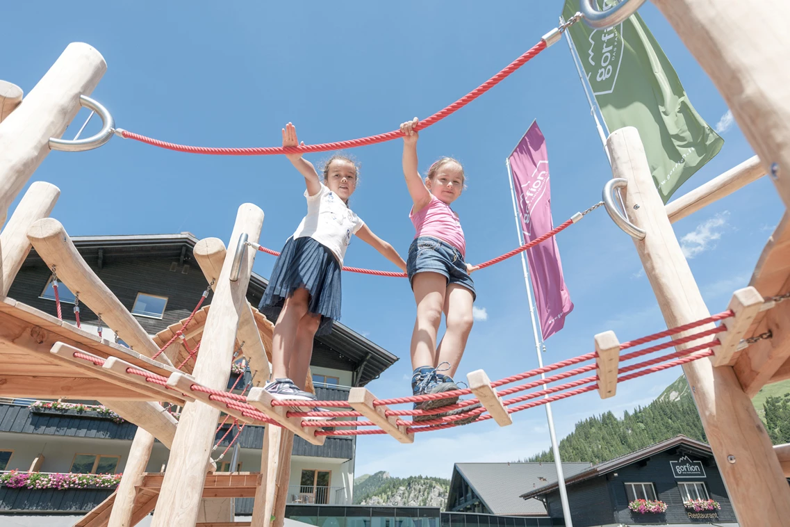 Kinderhotel: Outdoor-Spielplatz - Gorfion Familotel Liechtenstein