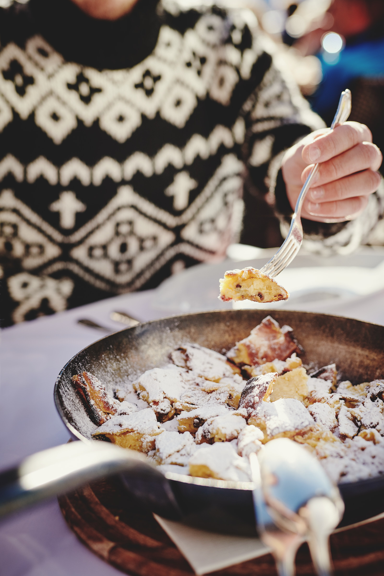 Kinderhotel: Kaiserschmarren auf der Sonnenterrasse des Burg Hotels  - Burg Hotel Lech am Arlberg - Essen | Trinken