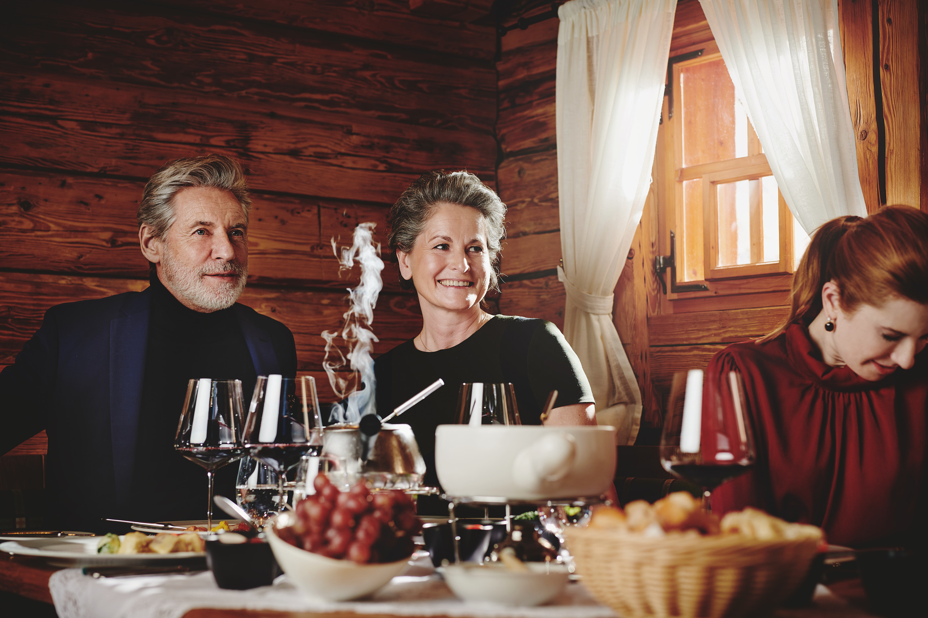 Kinderhotel: Fondue-Abend in der urigen Burg Schenke - Burg Hotel Lech am Arlberg - Essen | Trinken