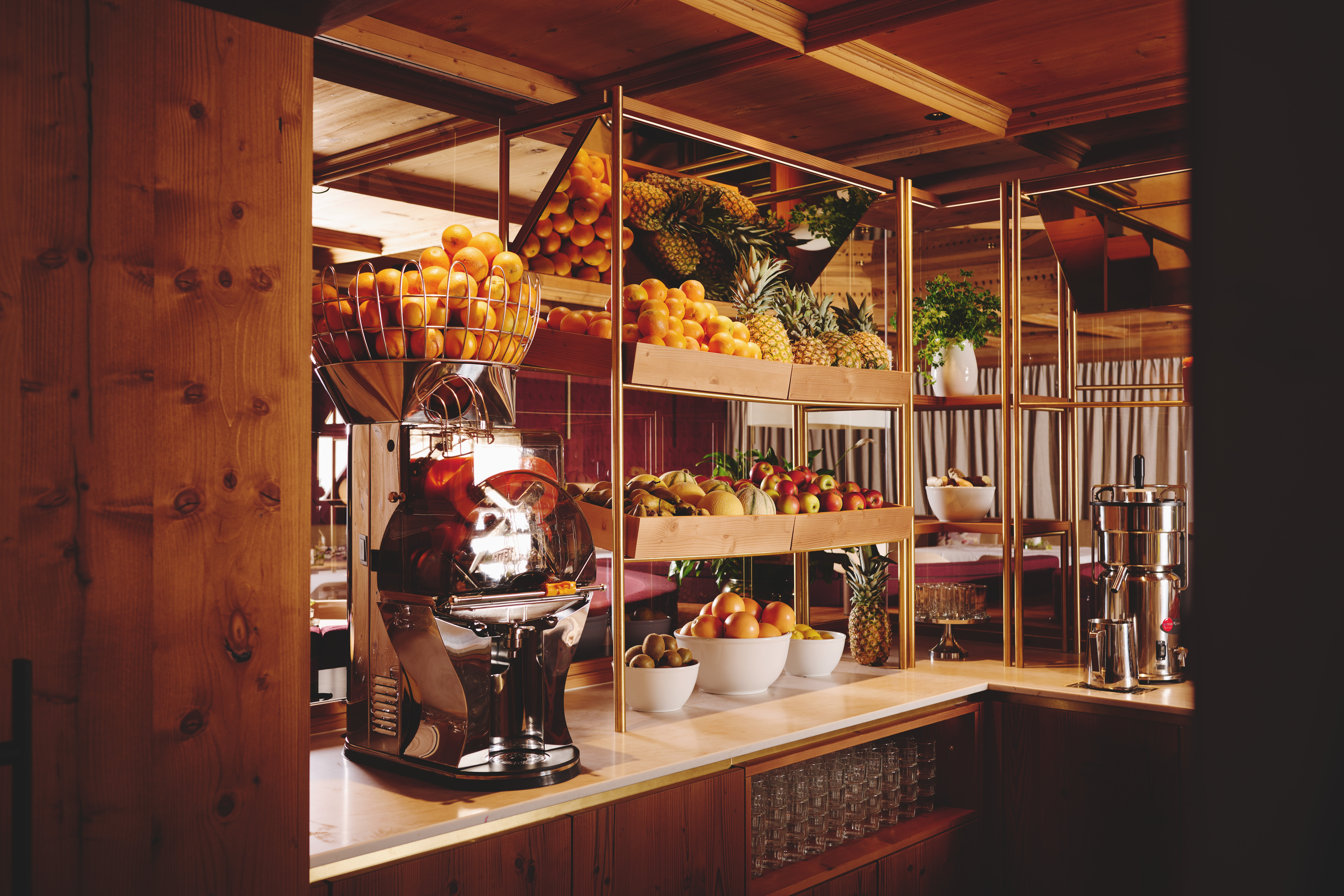 Kinderhotel: Saftraum & Frühstücksbuffet im Burg Hotel - Burg Hotel Lech am Arlberg