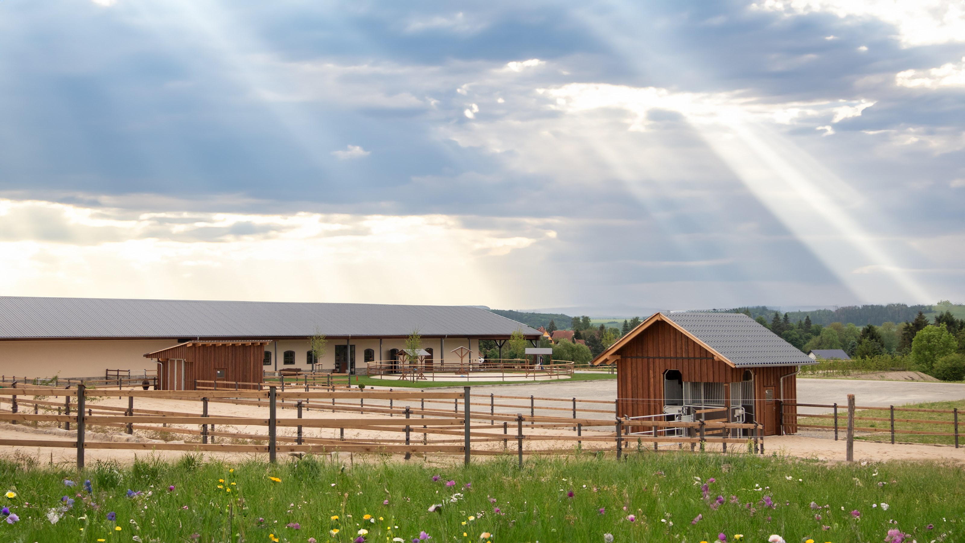 Kinderhotel: Reitanlage Gut Krakau 500m vom Hotel entfernt zugehörig der Resort-Familie Grafe - Spa & GolfResort Weimarer Land