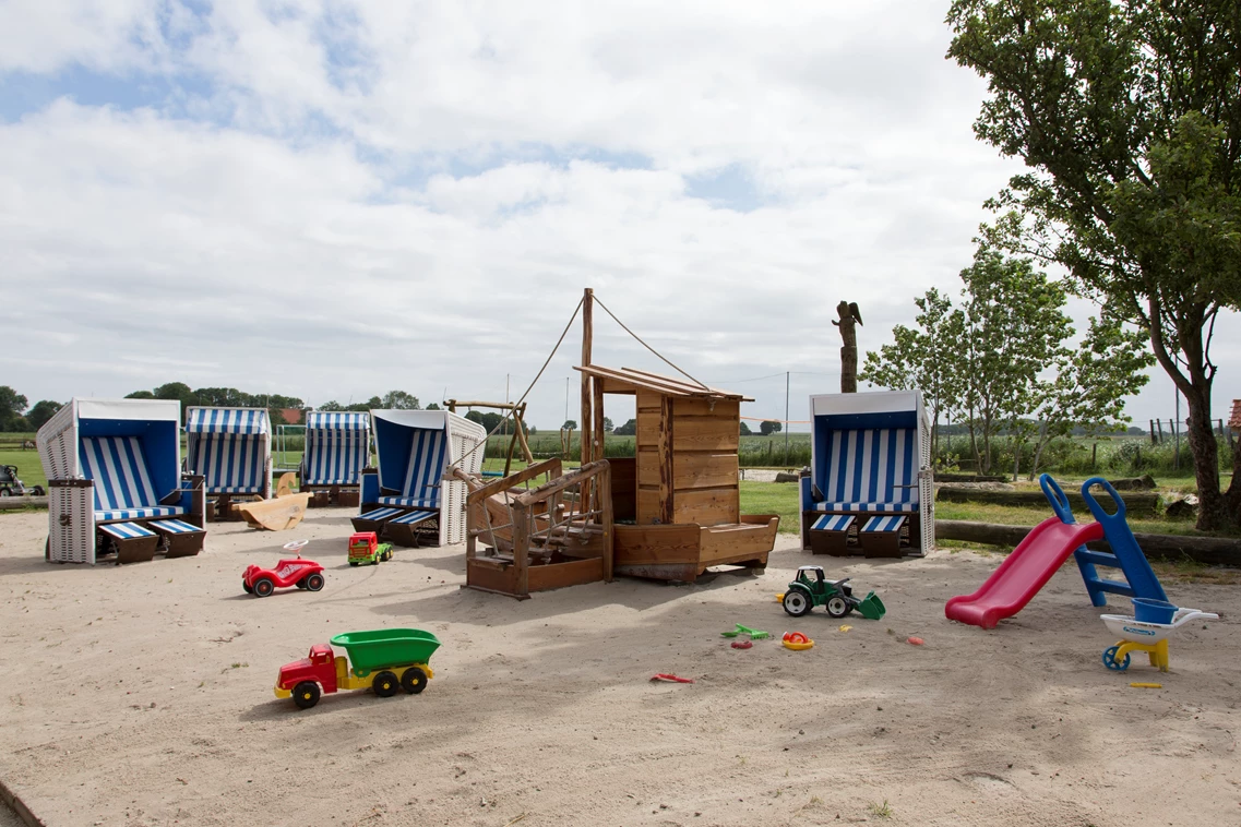 Kinderhotel: Der Spielplatz - Frieslandstern - Ferienhof und Hotel