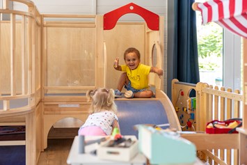 Kinderhotel: Spielzimmer für die Kleinkinder - Frieslandstern - Ferienhof und Hotel