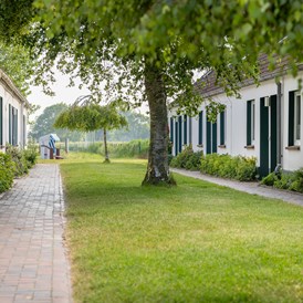 Kinderhotel: Familienappartements Außenansicht - Frieslandstern - Ferienhof und Hotel