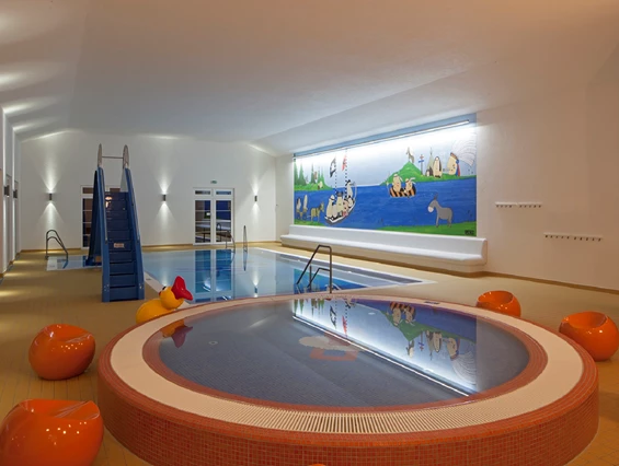 Kinderhotel: BadeHus mit Babybecken & Wasserrutsche - Familotel Borchard's Rookhus