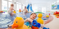 Familienhotel - Schwimmkurse im Hotel - Templin - Badespaß für Klein & Groß - Familotel Borchard's Rookhus