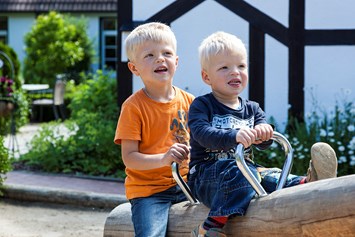 Kinderhotel: Glückliche Kinder - Familotel Borchard's Rookhus
