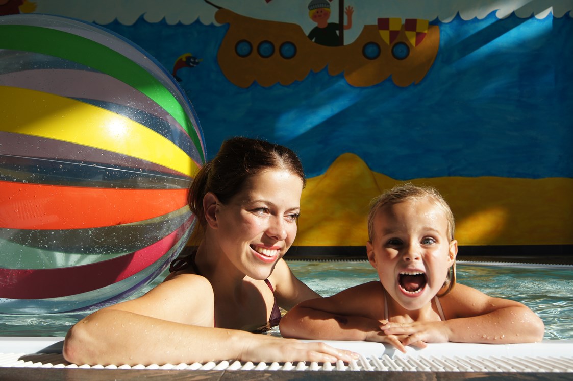 Kinderhotel: Spaß im Pool - Gut Landegge Familotel Emsland
