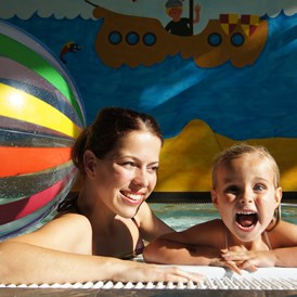 Kinderhotel: Spaß im Pool - Gut Landegge Familotel Emsland