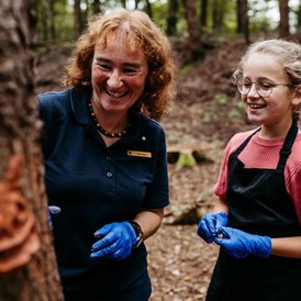 Kinderhotel: Kinderbetreuung in der Natur mit speziell entwickeltem Waldprogramm - Familotel Landhaus Averbeck