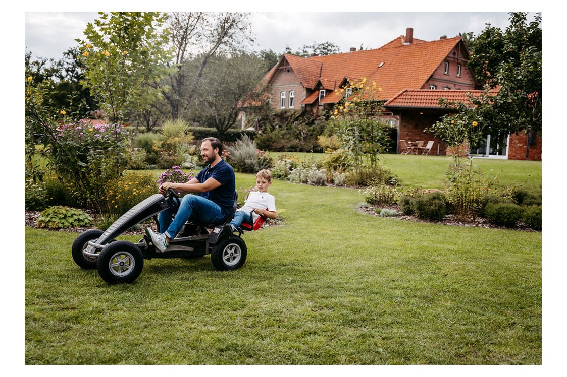 Kinderhotel: Viele Kettcars - Familotel Landhaus Averbeck