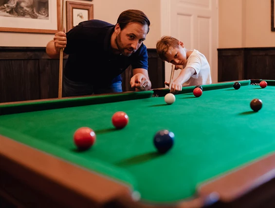 Kinderhotel: Freizeitmöglichkeiten wie Billard, Fußball, Kettcars u.v.m. - Familotel Landhaus Averbeck