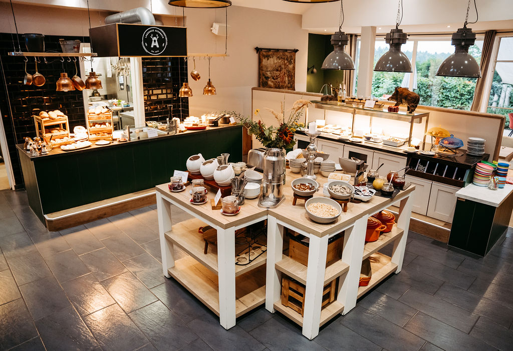 Kinderhotel: Buffetbereich im Restaurant Kleine Möhre - Landhaus Averbeck