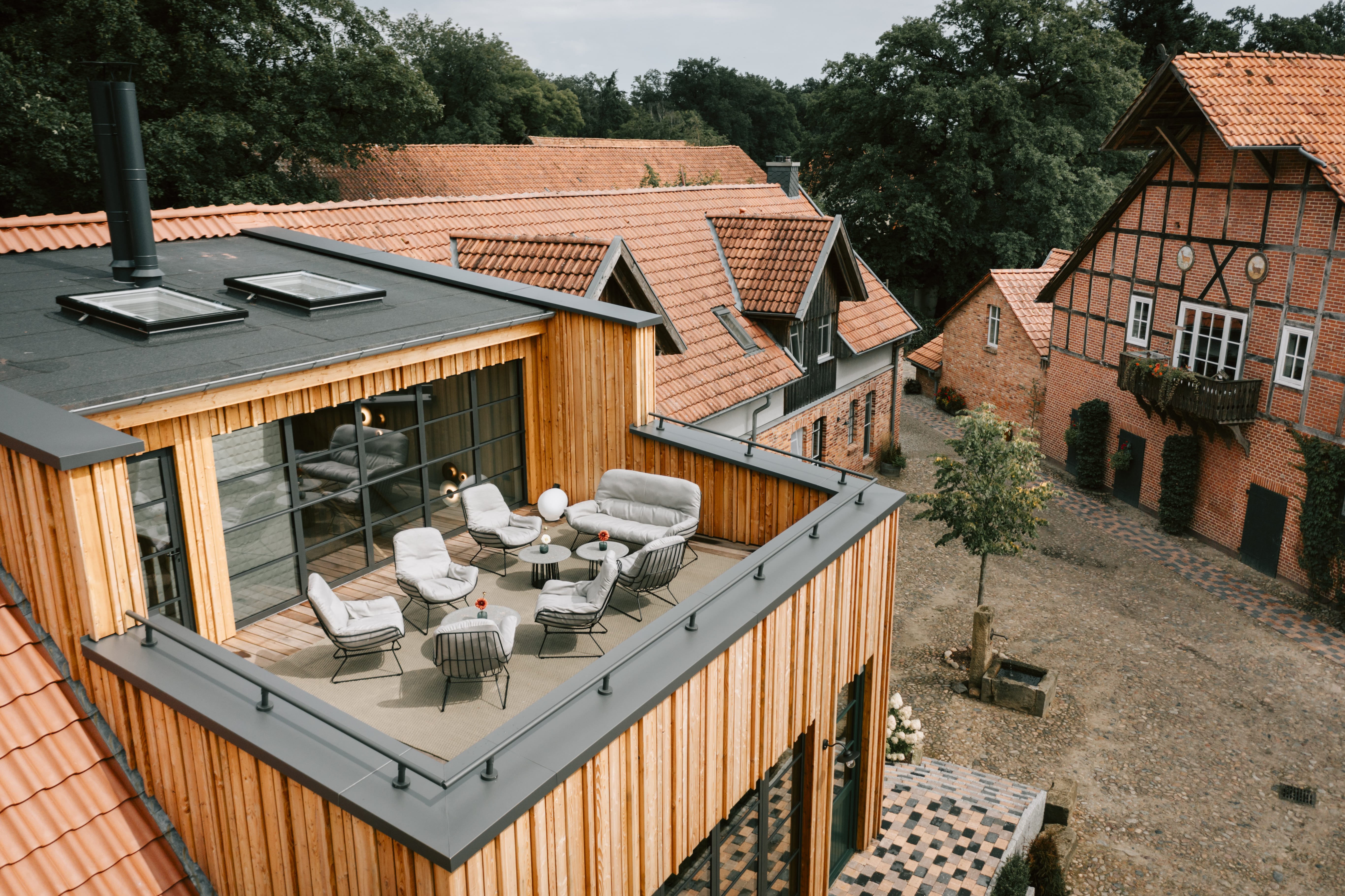 Kinderhotel: Dachterrasse in der Bar für laue Sommerabende - Landhaus Averbeck