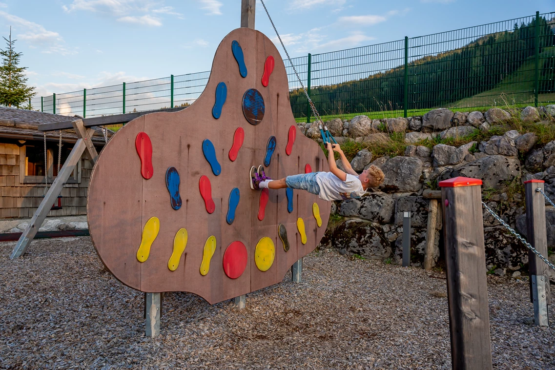 Kinderhotel: Kletterwand - Good Life Resort die Riederalm ****S