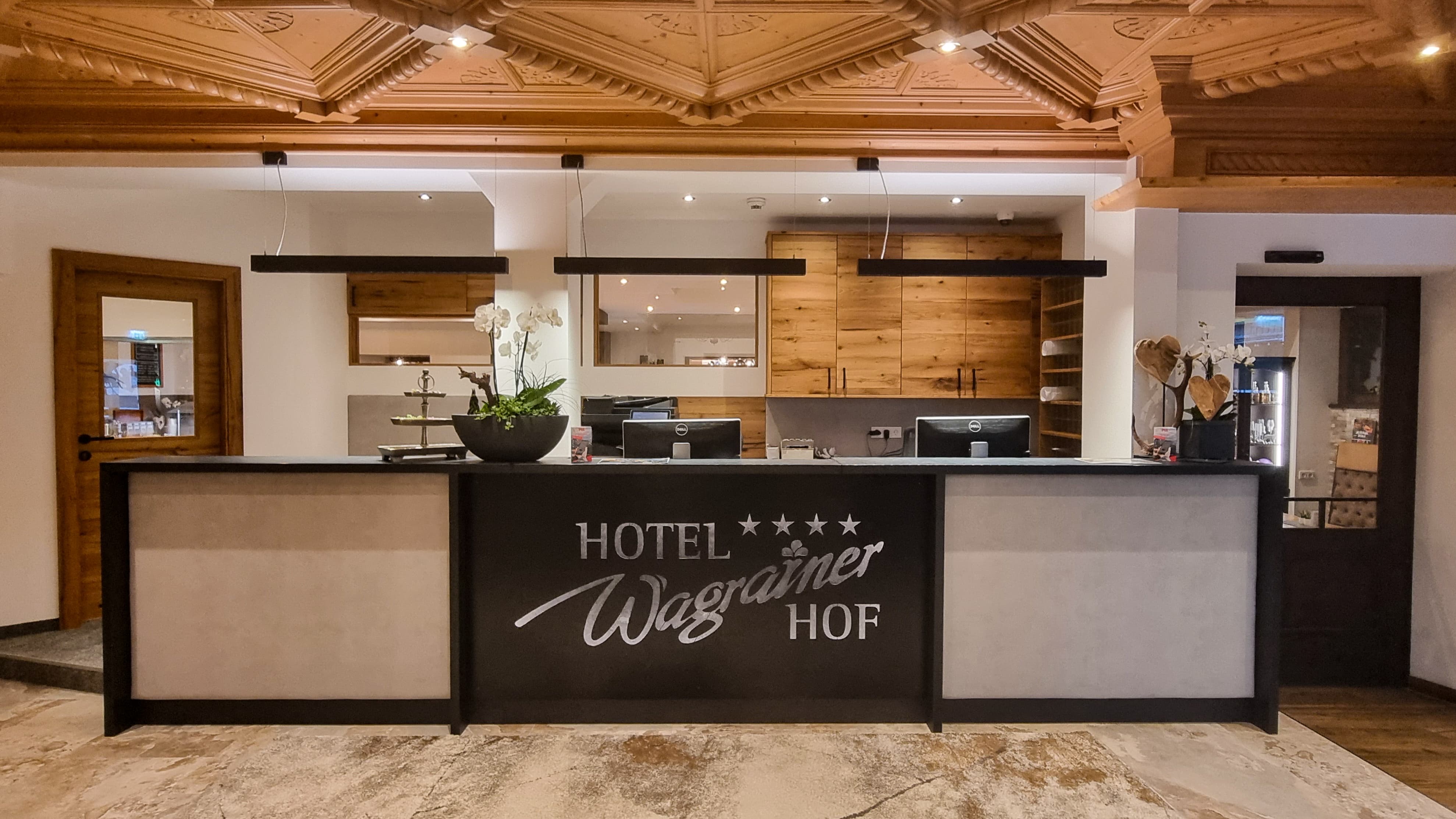 Familienhotel: Rezeption - Familienhotel Wagrainerhof