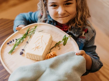 Kinderhotel: Hofprodukte selbst gemacht - Gut Berg Naturhotel