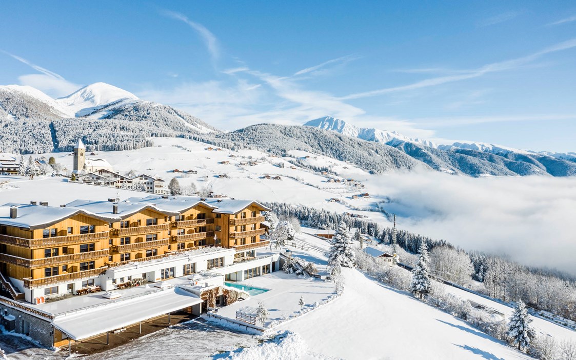 Kinderhotel: Außenansicht im Winter - Family Home Alpenhof