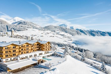 Kinderhotel: Außenansicht im Winter - Family Home Alpenhof