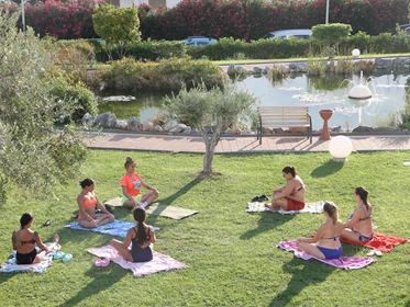 Kinderhotel: Yoga-Sitzung - SAN DOMENICO FAMILY HOTEL