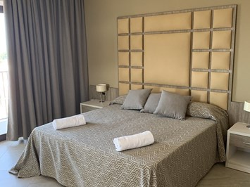 SAN DOMENICO FAMILY HOTEL Zimmerkategorien Panoramik Suite Zimmer mit Meerblick