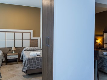SAN DOMENICO FAMILY HOTEL Zimmerkategorien Junior Suite Zimmer mit Meerblick
