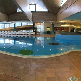 Kinderhotel: Das Schwimmbad - Hotel Sonnenhügel Familotel Rhön
