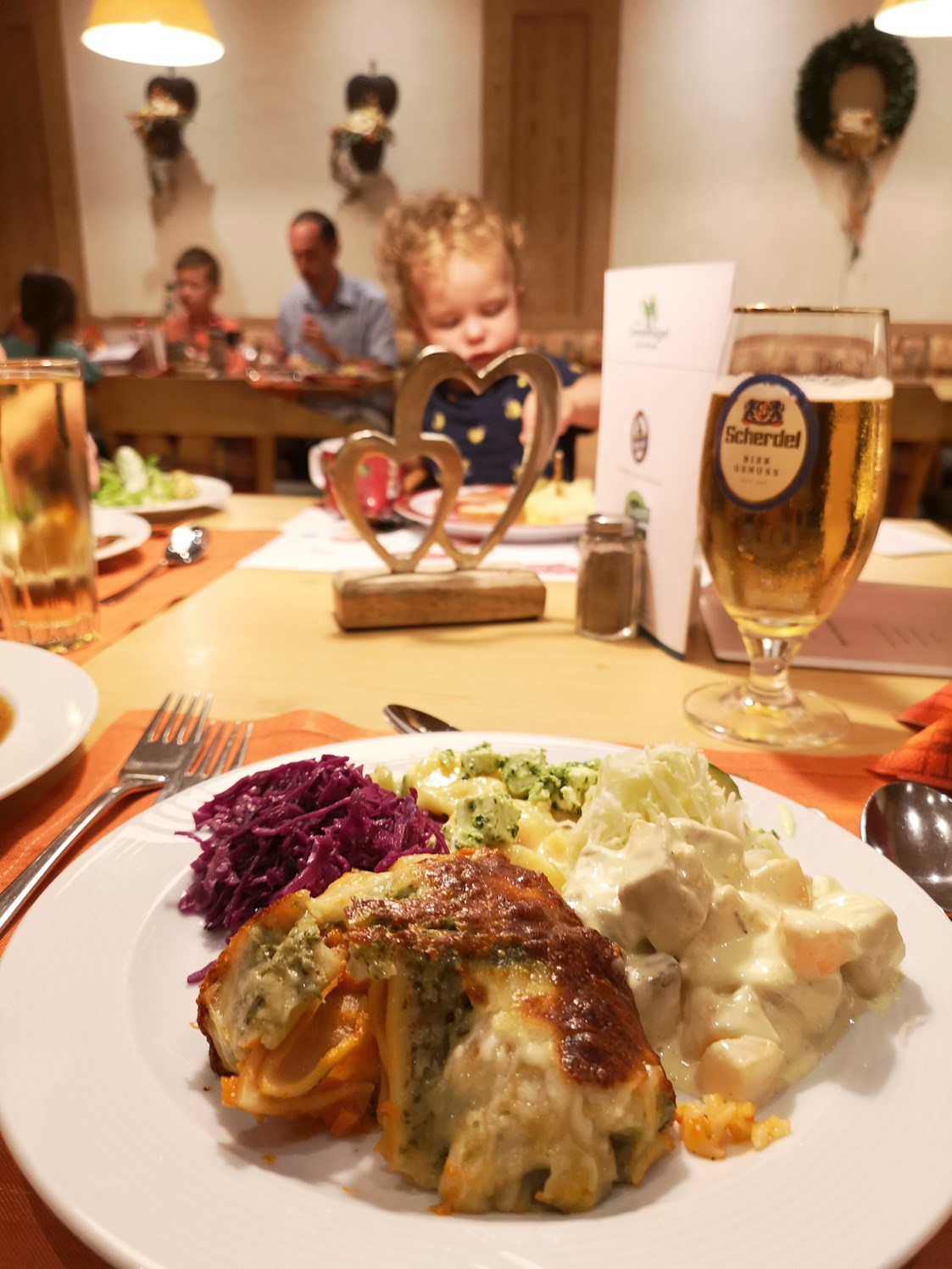 Kinderhotel: Lecker Abendessen - Hotel Sonnenhügel Familotel Rhön