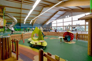 Kinderhotel: Kleinkindbereich im Indoor-Spielplatz - Hotel Sonnenhügel Familotel Rhön
