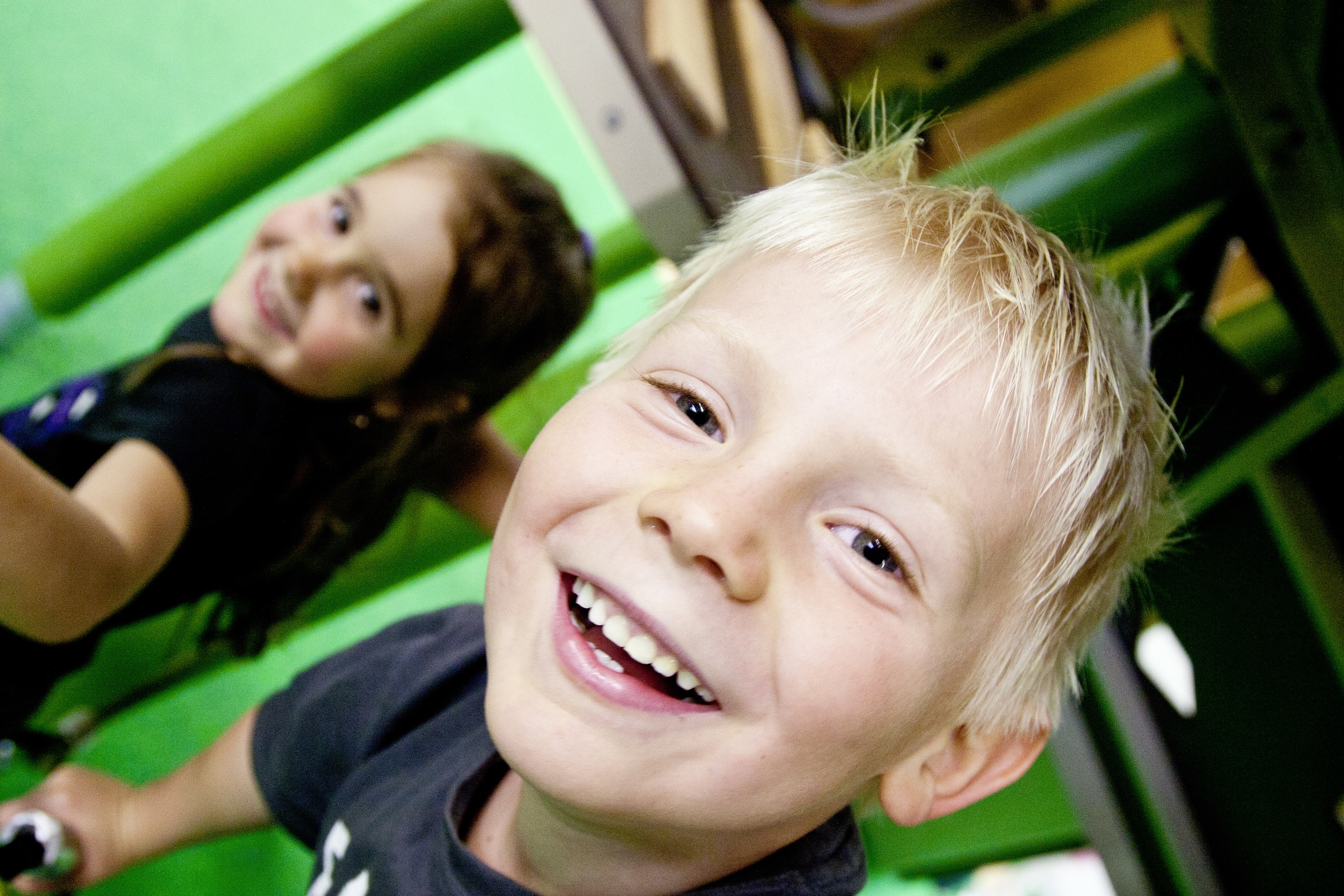 Familienhotel - Spielplatz - Kinder auf dem Indoor-Spielplatz - Hotel Sonnenhügel Familotel Rhön