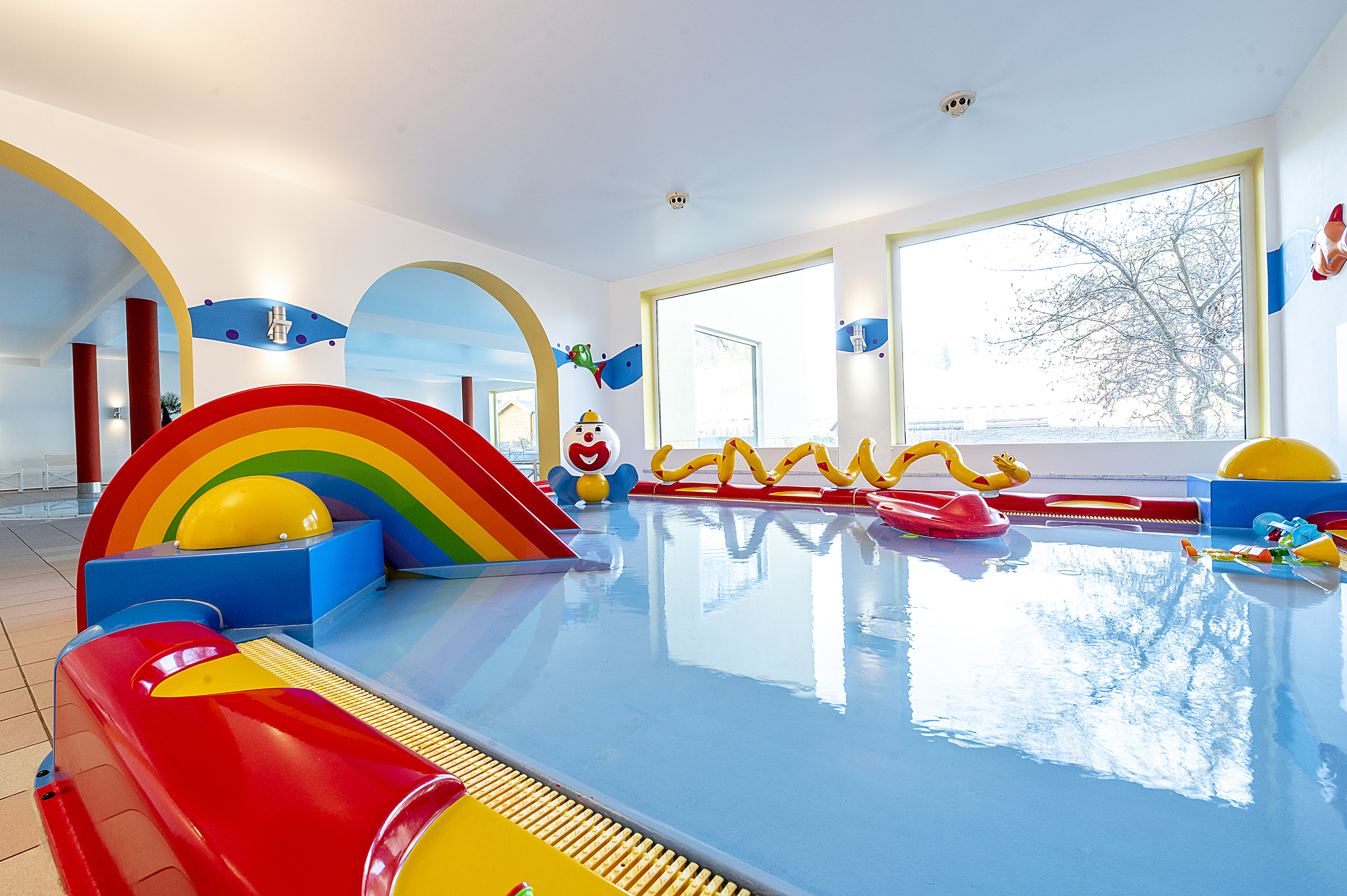 Kinderhotel: Kinderbecken - mit kleiner Rutsche - Familotel Mein Krug