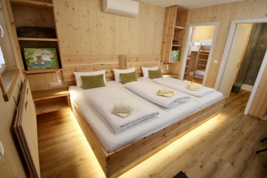 Der Eibtaler Hof -  Kinderhotel Bio&Erlebnisbauernhof Zimmerkategorien 2-Raum Zirben-Chalet