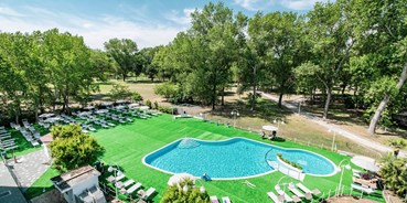 Familienhotel - Emilia Romagna - Blick auf den Pool - Green Village Cesenatico