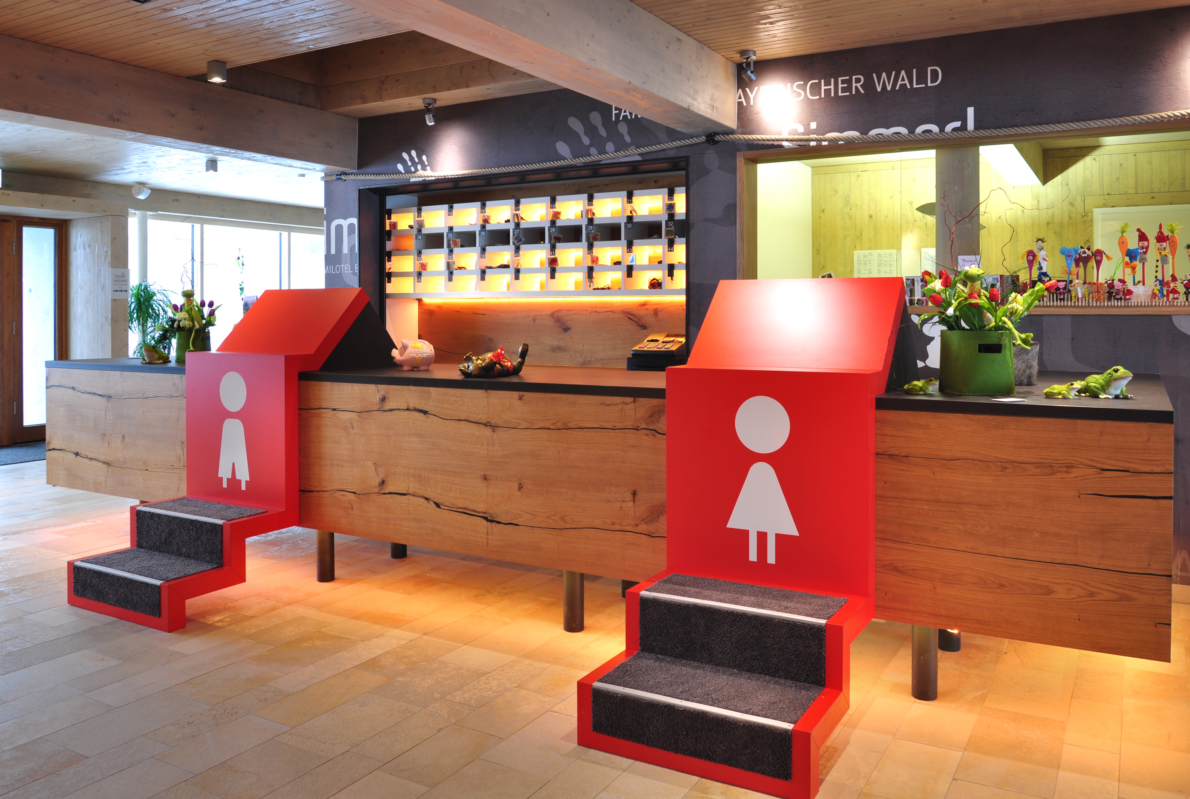 Familienhotel - Wasserrutsche - Osterhofen - Rezeption - Kinderhotel Simmerl