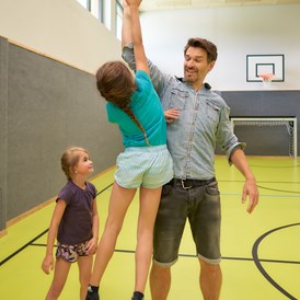 Kinderhotel: Turnhalle für Fußball, Basketball, Volleyball, ... - Familotel Schreinerhof