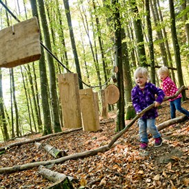 Kinderhotel: Kids im Abenteuerwald - Familotel Landhaus zur Ohe
