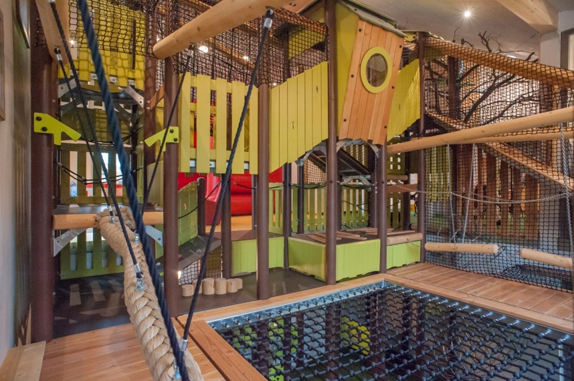 Kinderhotel: Die Rabaukenburg: Natur für drinnen aus Holz und warmen Farben - Familotel Landhaus zur Ohe