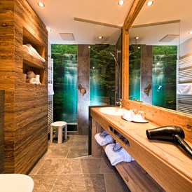 Kinderhotel: Modernes Badezimmer mit WC - Hotel Truyenhof
