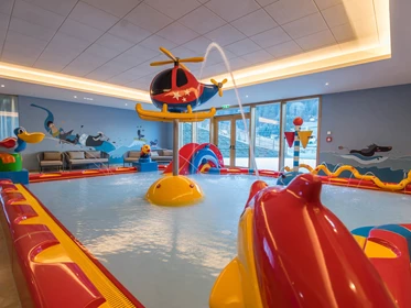 Kinderhotel: Kinderschwimmbecken - Dachsteinkönig - Familux Resort 