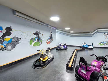 Kinderhotel: Gokartbahn - Dachsteinkönig - Familux Resort 